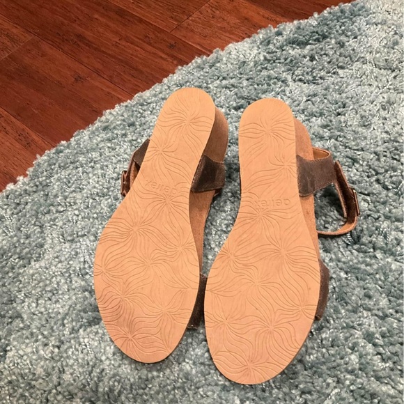 Metallic Sandals with Buckle Straps - Picture 4 of 7